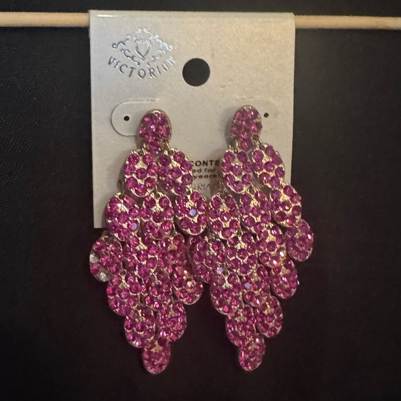 Elegant Pink and Gold Chandelier Earrings -pierced
(New) - Picture 3 of 4